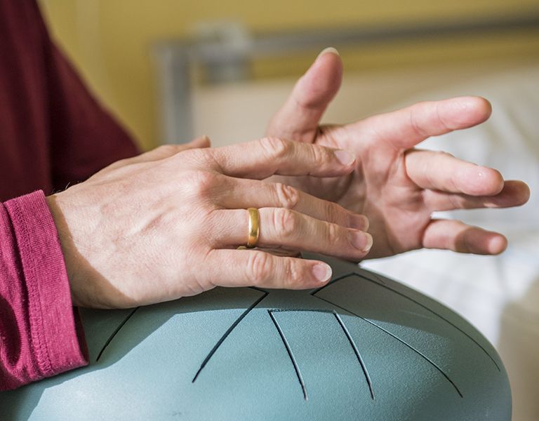 Das Bildzeigt eine Sitzung der Musiktherapie