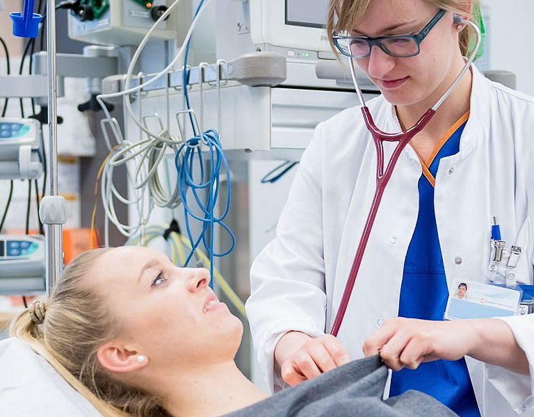 Das Bild zeigt den Schockraum in der Kindernotaufnahme