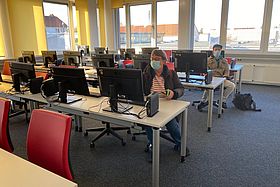 Aufsichtsräte besuchen die Pflegeschule