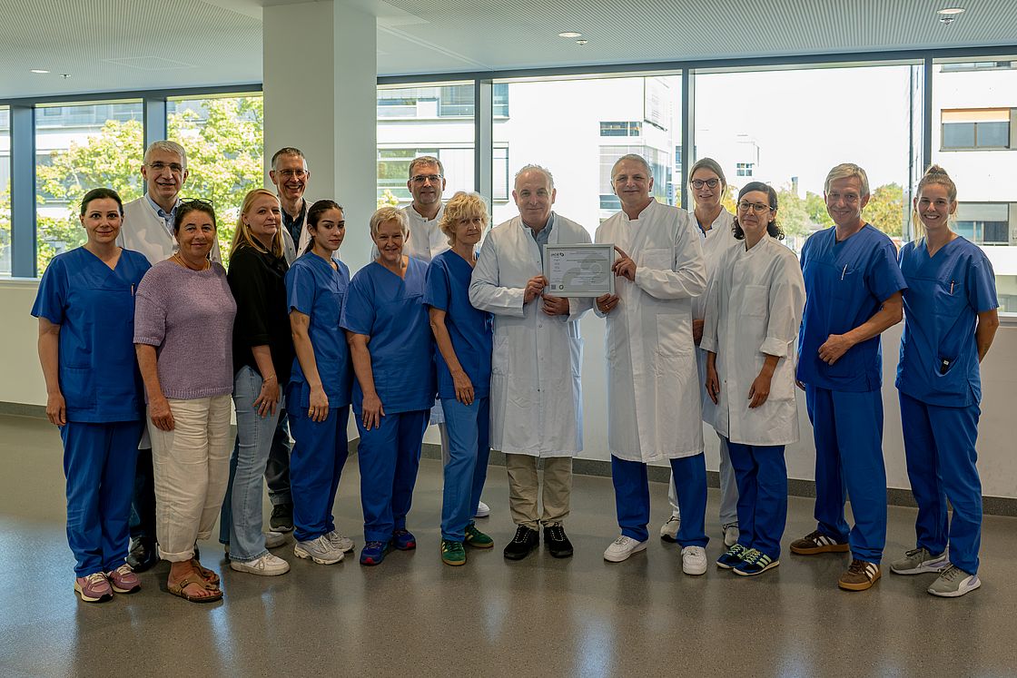 Das Team der Sektion für Stammzelltransplantation und Zelltherapie freut sich über die Auszeichnung.