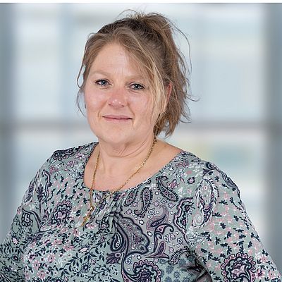 Das Bild zeigt ein Portrait von Nadine Schückle