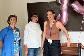 Das Bild zeigt Uschi Franz, Doris Vogel und Sozialarbeiterin Anne Raupp, verantwortlich für den Freitagsclub (v.l.).