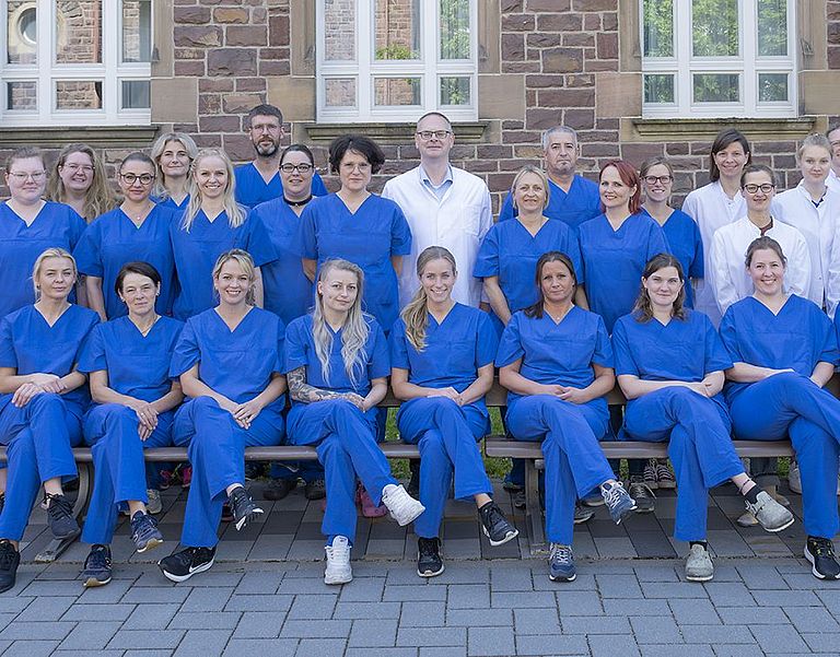 Das Bild zeigt ein Gruppenbild des Teams des Pathologischen Instituts