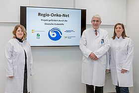 Das Bild zeigt Prof. Dr. Katja Lindel, Prof. Dr. Martin Bentz und Studienärztin Dr. Stefanie Lemnitz (v.l.n.r.)