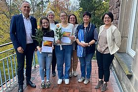 Das Bild zeigt Auszeichnung der Absolventinnen