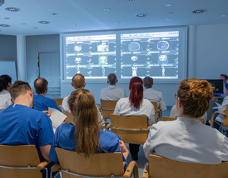 Das Bild zeigt das interdiszipliäre Tumorboard.