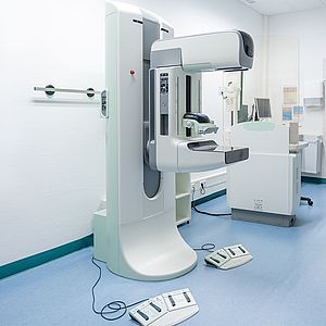 Das Bild zeigt ein Mammografiegerät
