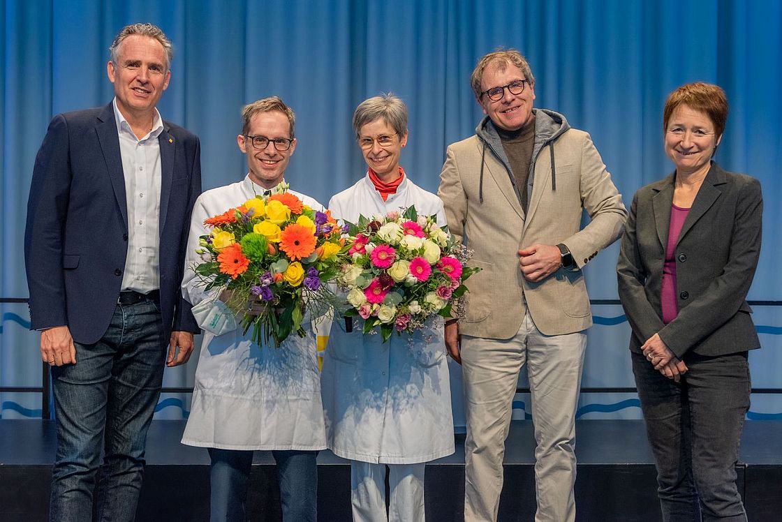 Das Bild zeigt Markus Heming, Prof. Juri Ruf, Dr. Cornelia Puskás, Prof. Michael Geißler und Bettina Lisbach (v.l.n.r.)